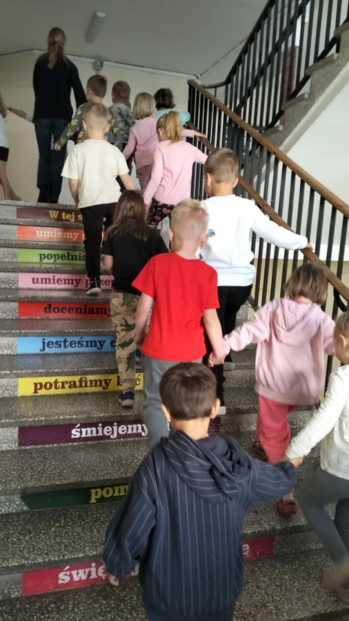 Wizyta w bibliotece z okazji Dnia Biblioteki i Bibliotekarza