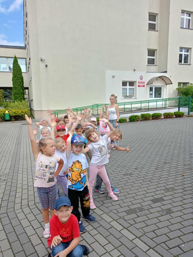 Pierwszy spacer w okolicach przedszkola.