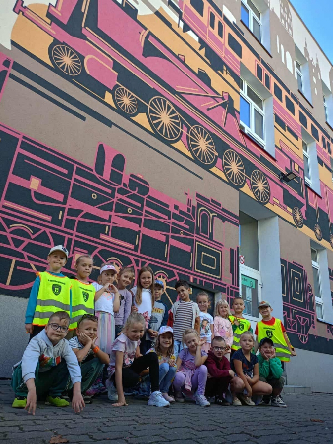 Zwiedzanie budynku Szkoły Podstawowej nr 3 w Chojnicach.