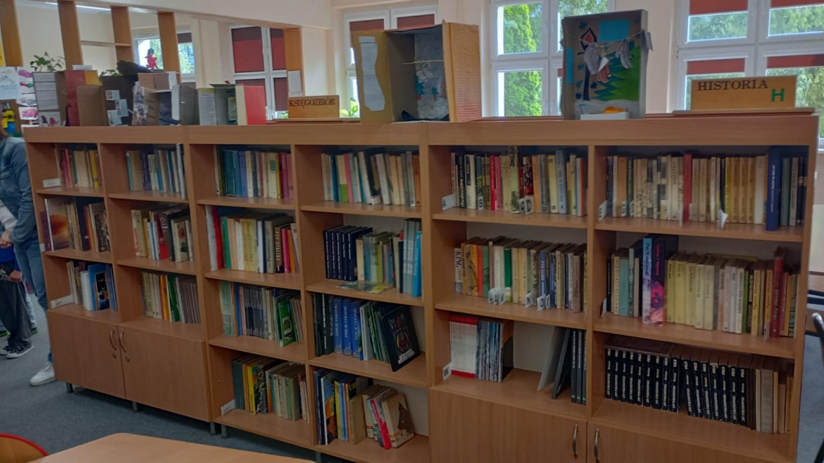Wizyta w bibliotece z okazji Dnia Biblioteki i Bibliotekarza