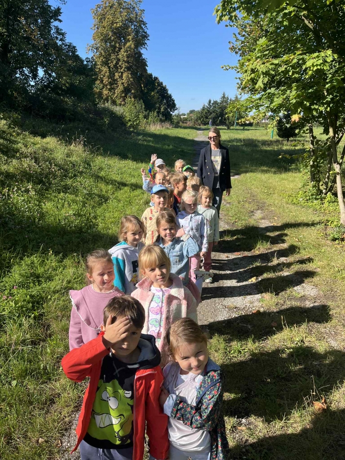 Pierwszy spacer w okolicy przedszkola